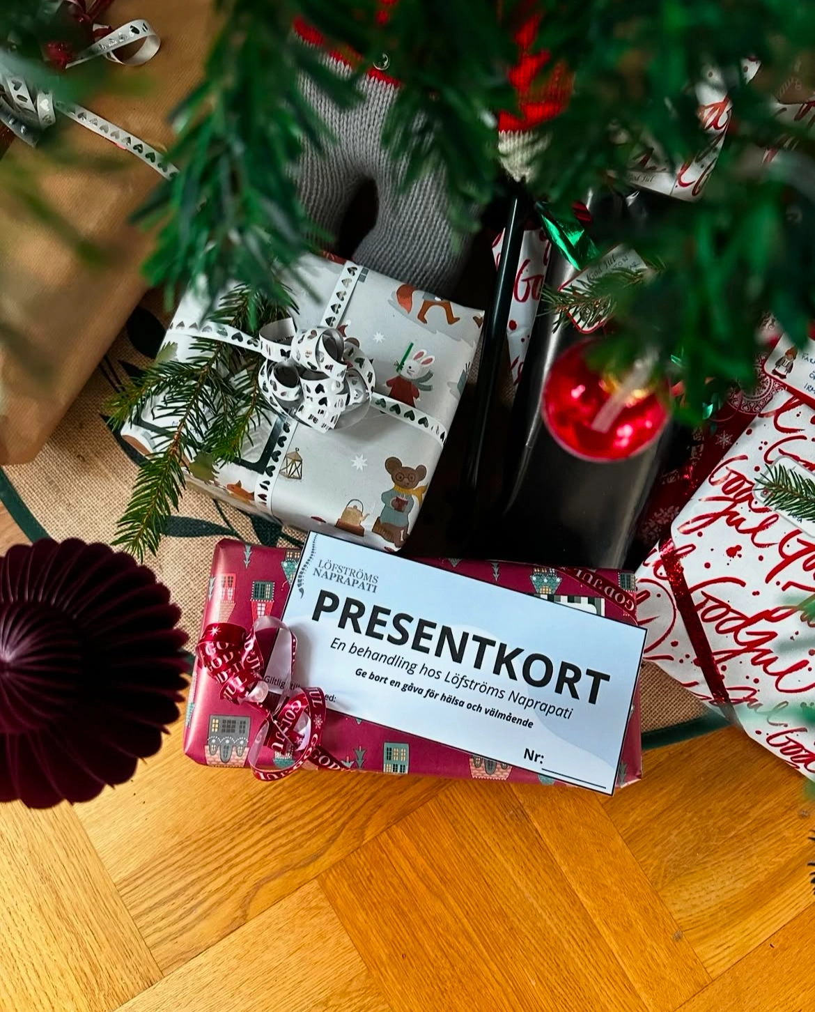 God Jul och Gott Nytt År önskar Löfströms Naprapati!